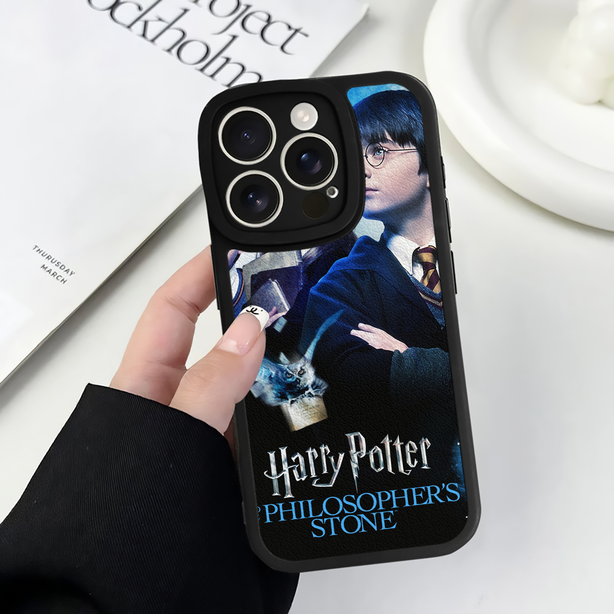 （画像用） Harry Potter ハリー・ポッターシリーズ 【iPhone 16シリーズ対応】シリコンスマホケース（レザー調） 材質：シリコン